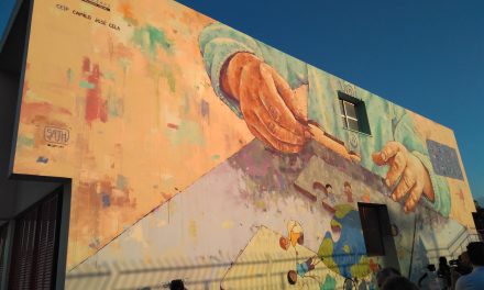 Mural: Lluitem per un món on tothom hi tengui cabuda